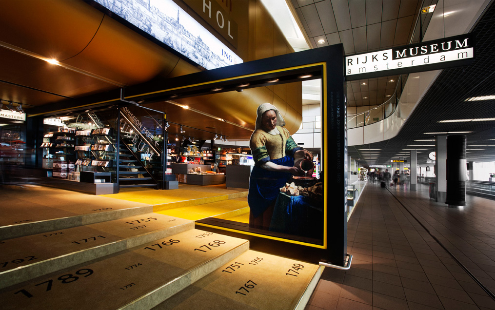 Reflectie Uitstekend Ik was mijn kleren Schiphol Museum Shop by UXUS
