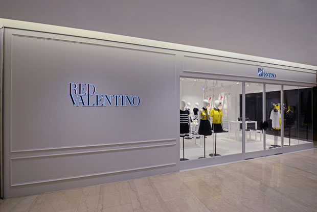 paraply elegant nær ved New REDValentino Store Designed by Creative Directors of Maison Valentino.
