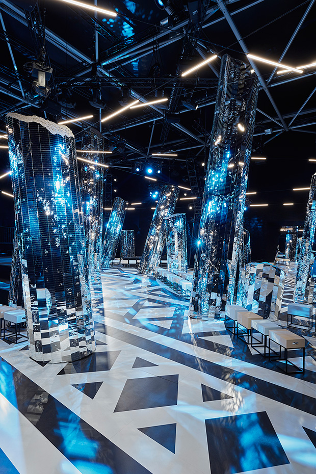 Cyber Luxury. Louis Vuitton SS16 – Design & Culture by Ed