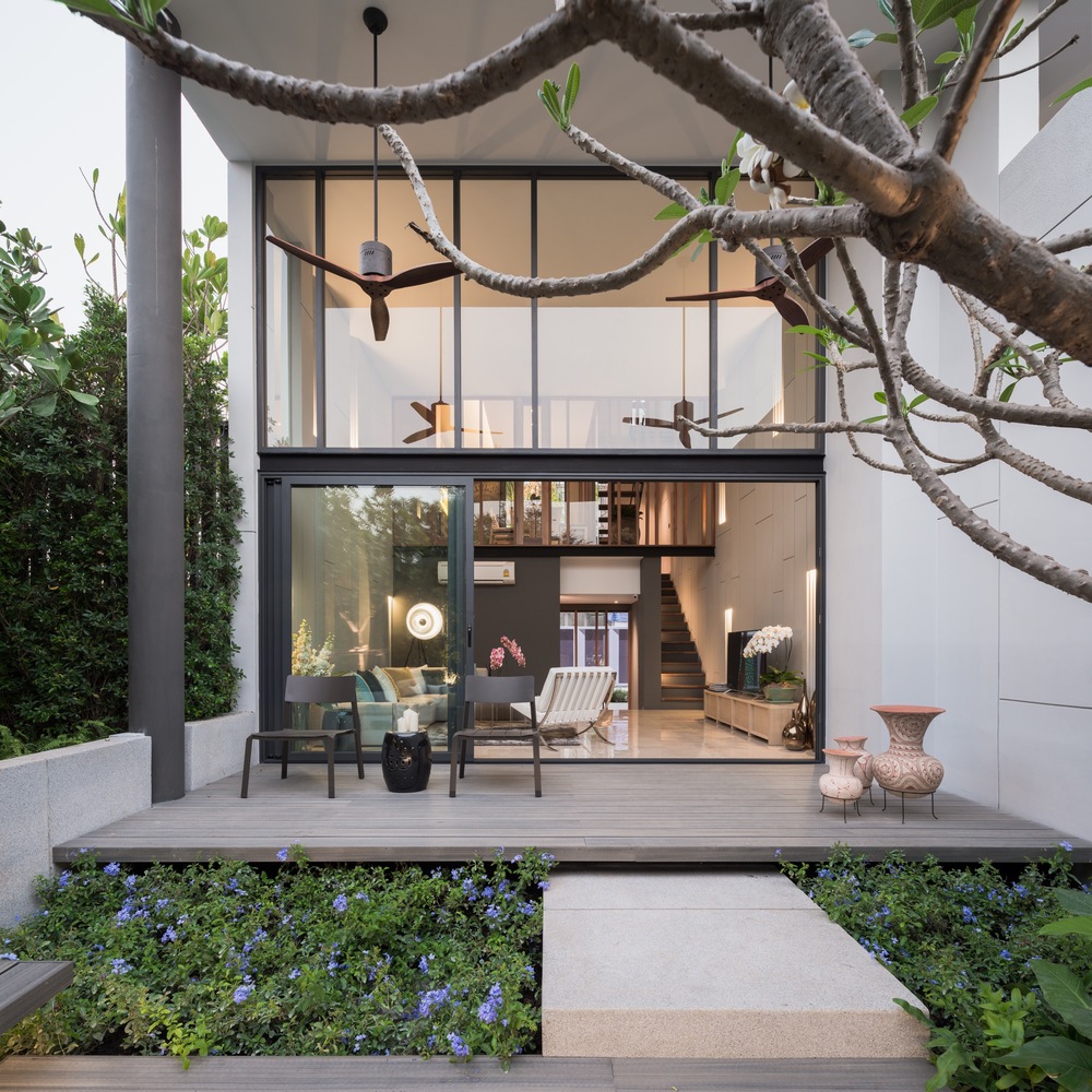 Townhouse with Private Garden by baan puripuri - Archiscene - Your