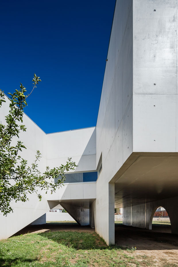 The Nadir Afonso Art Museum by Álvaro Siza Vieira Architects ...