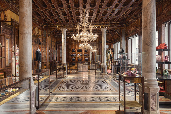 Dolce & Gabbana Venice Store by Carbondale - Archiscene
