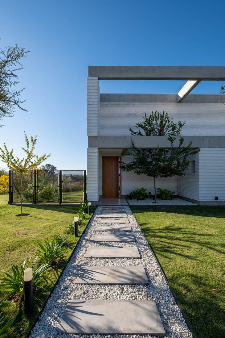 Take a Tour of Casa LV designed by Arq. Victoria del Rio / E+CO