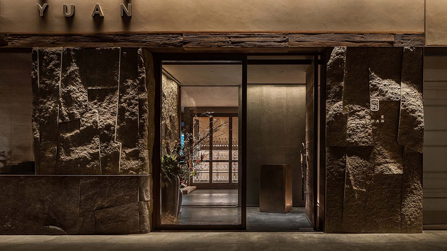 FROM ROME TO DUBAI, FENDI INTRODUCES A NEW LUXURY STORE CONCEPT - Buro 24/7